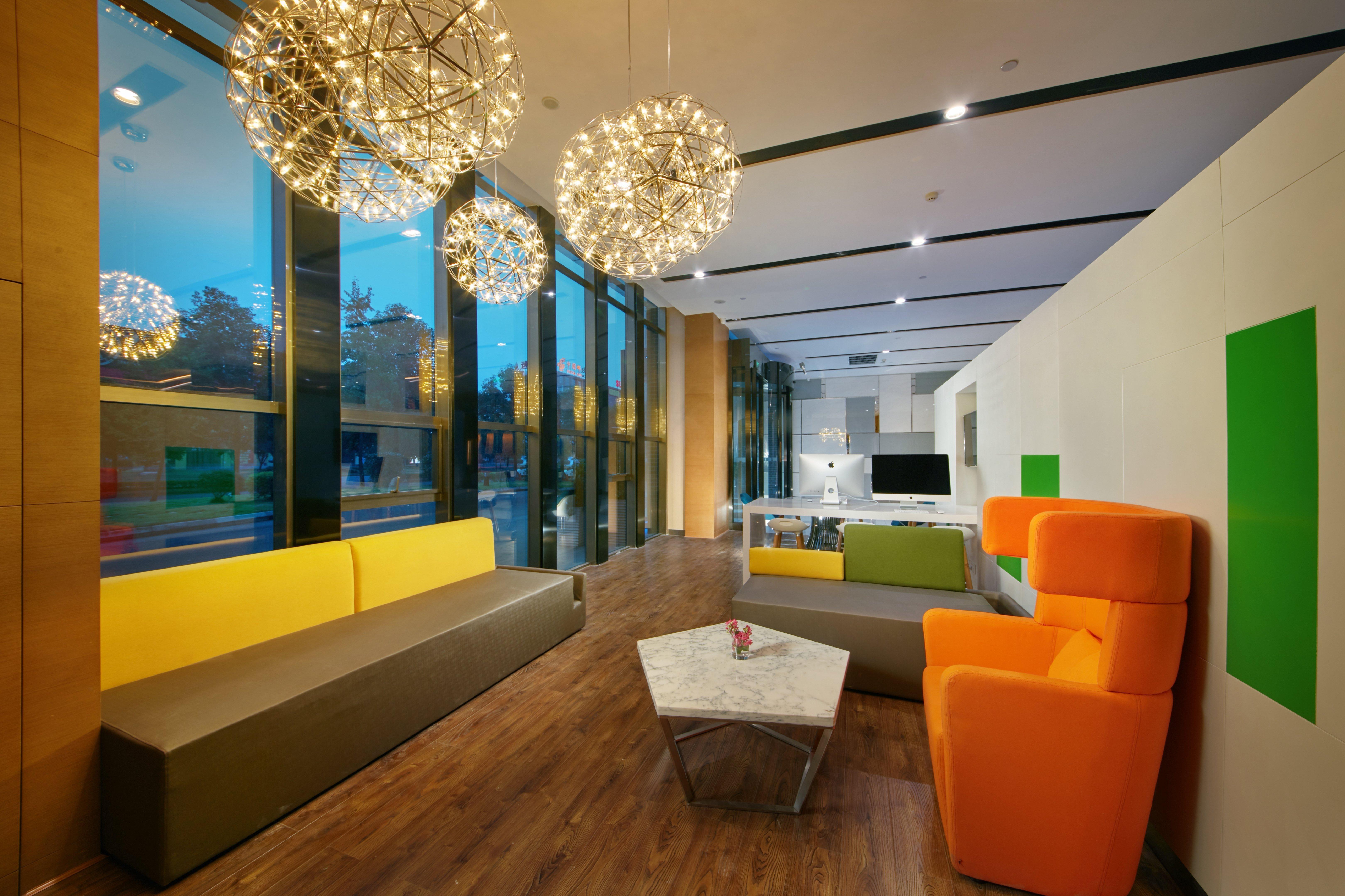 Holiday Inn Express Leshan City Square By Ihg High Speed Rail And Leshan Giant Buddha Exterior photo